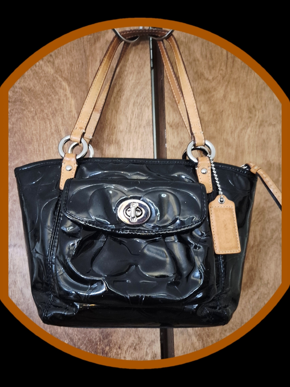 Coach 'Leah Signture Embtossed Patten Leather Y2K 2009 Handbag w/Bag Charm